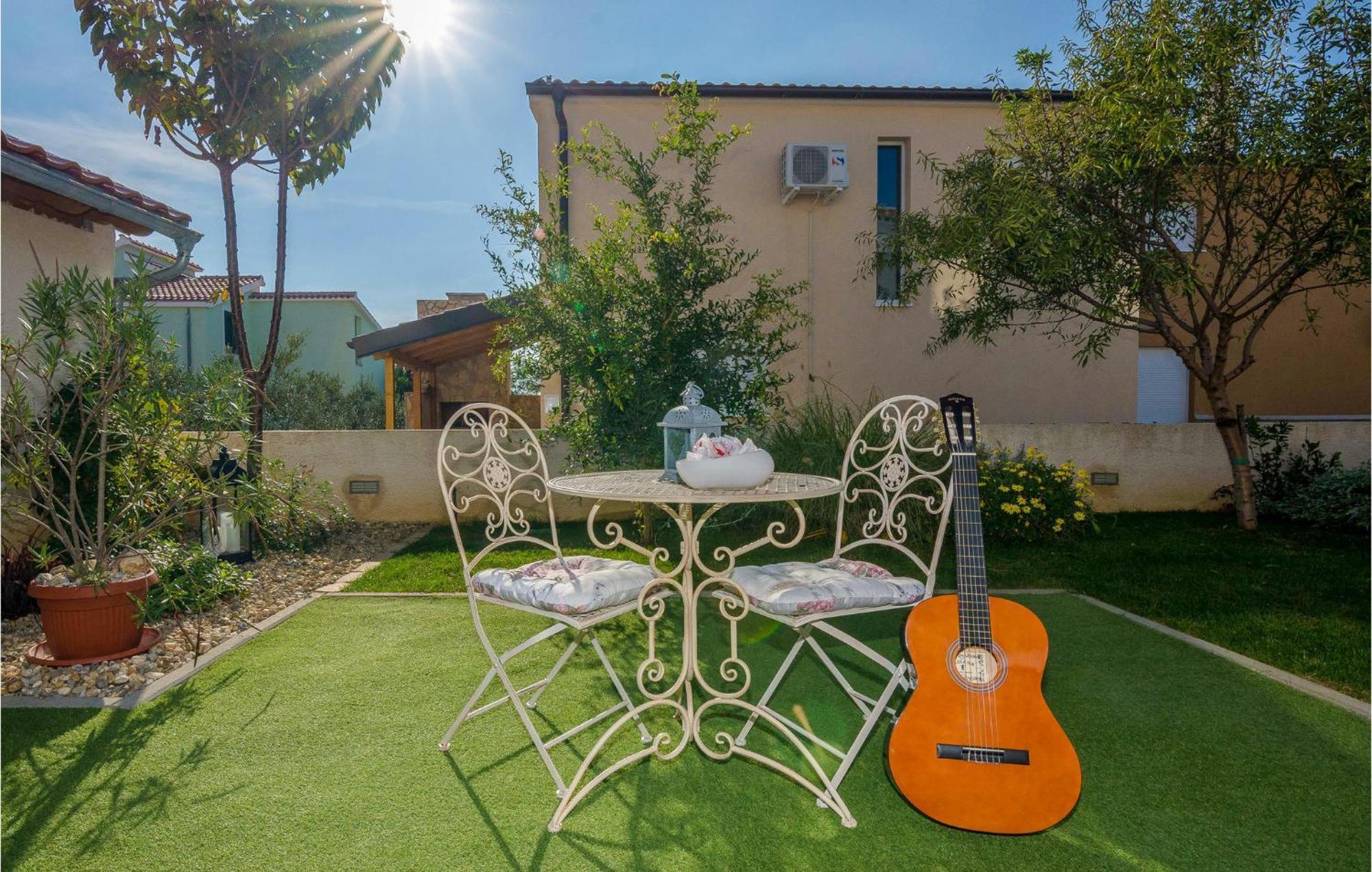 Nice Apartment In Vrsi-Mulo With Wifi Exterior foto